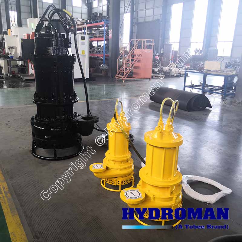 submersible pump with agitator