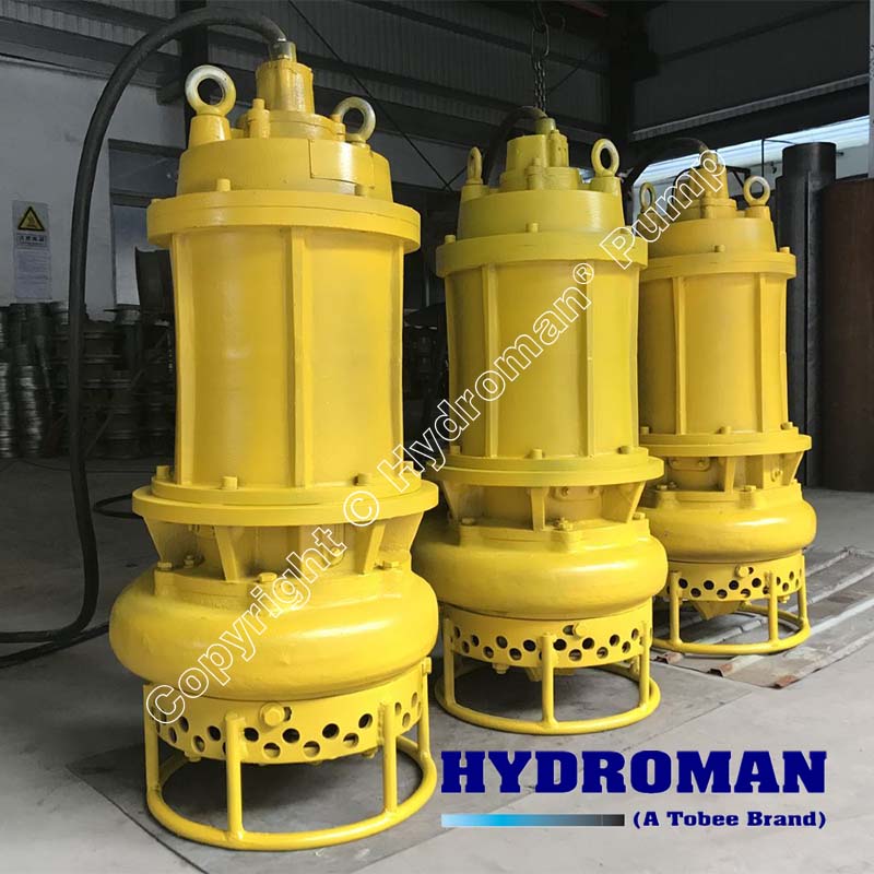 Electric dredging pump with agitator